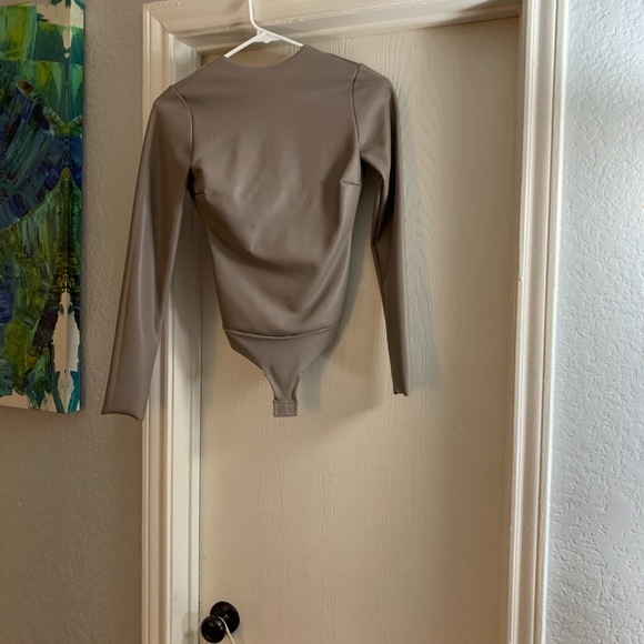 Skims Faux Leather Set - Picture 5 of 12